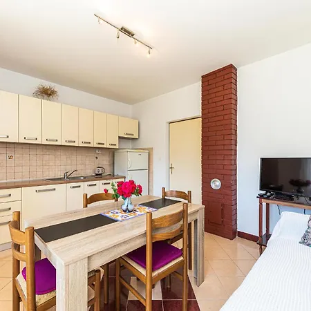 2 Bedroom Cozy In *