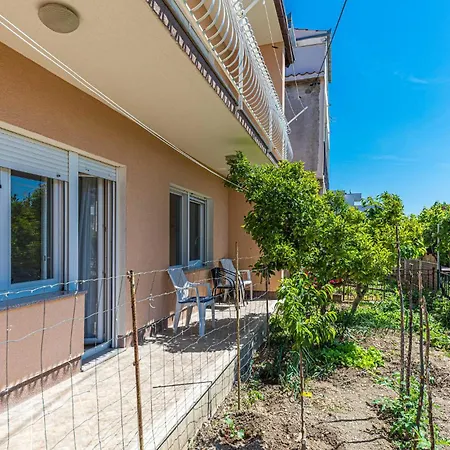 2 Bedroom Cozy In Trogir