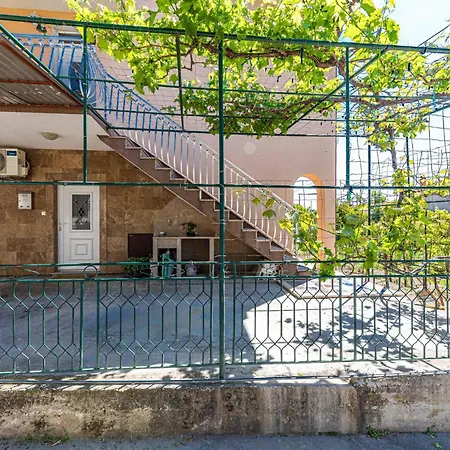 2 Bedroom Cozy In * Trogir