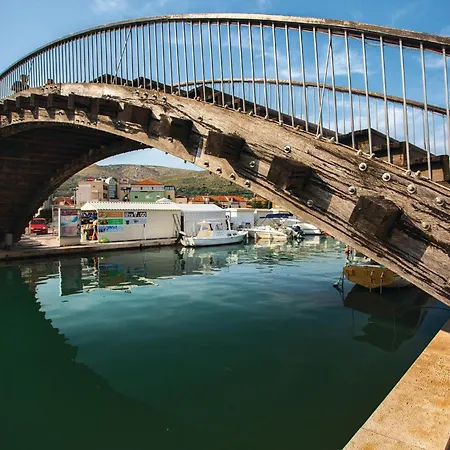 Apartment Beautiful In With Wifi Trogir