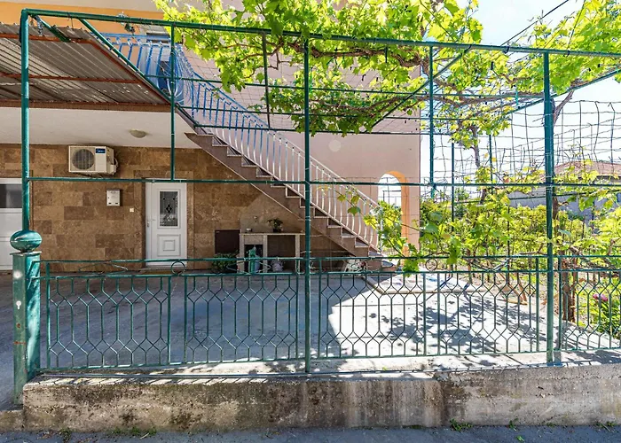 2 Bedroom Cozy In * Trogir