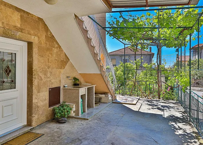 2 Bedroom Cozy In