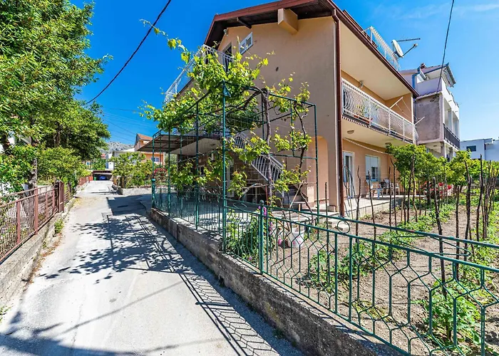 2 Bedroom Cozy In Apartament