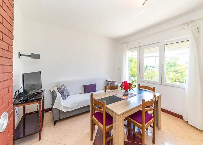 2 Bedroom Cozy In Apartament *
