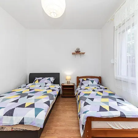 公寓 2 Bedroom Cozy In